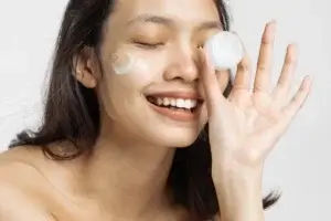 Easy Face Clean Up Steps at Home for All Skin Types 4 Moisturize and Protect