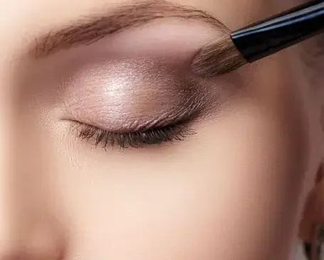 Eye Makeup Tips Step-by-Step with Photos – Simple to Smokey Looks for Beginners 2 eye shadow makeuip tips with gkresult