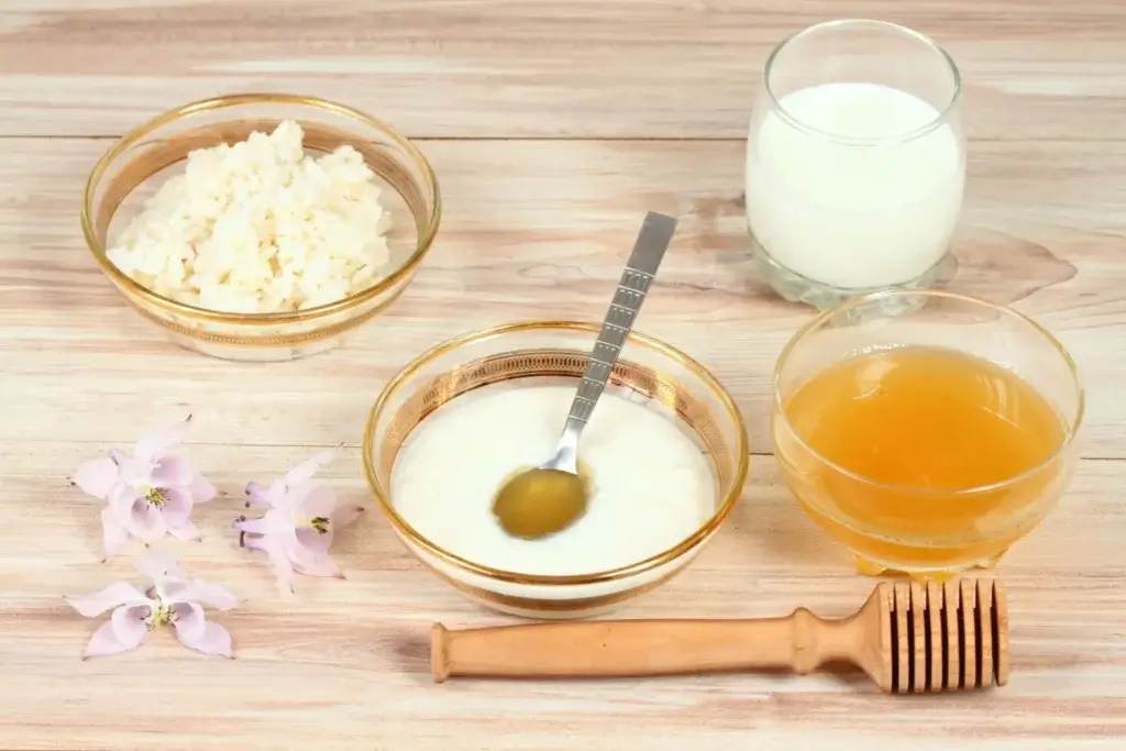 मुल्तानी मिट्टी के फायदे, उपयोग और घरेलू उपाय 4 ड्राई स्किन के लिए (शहद और दूध पैक)